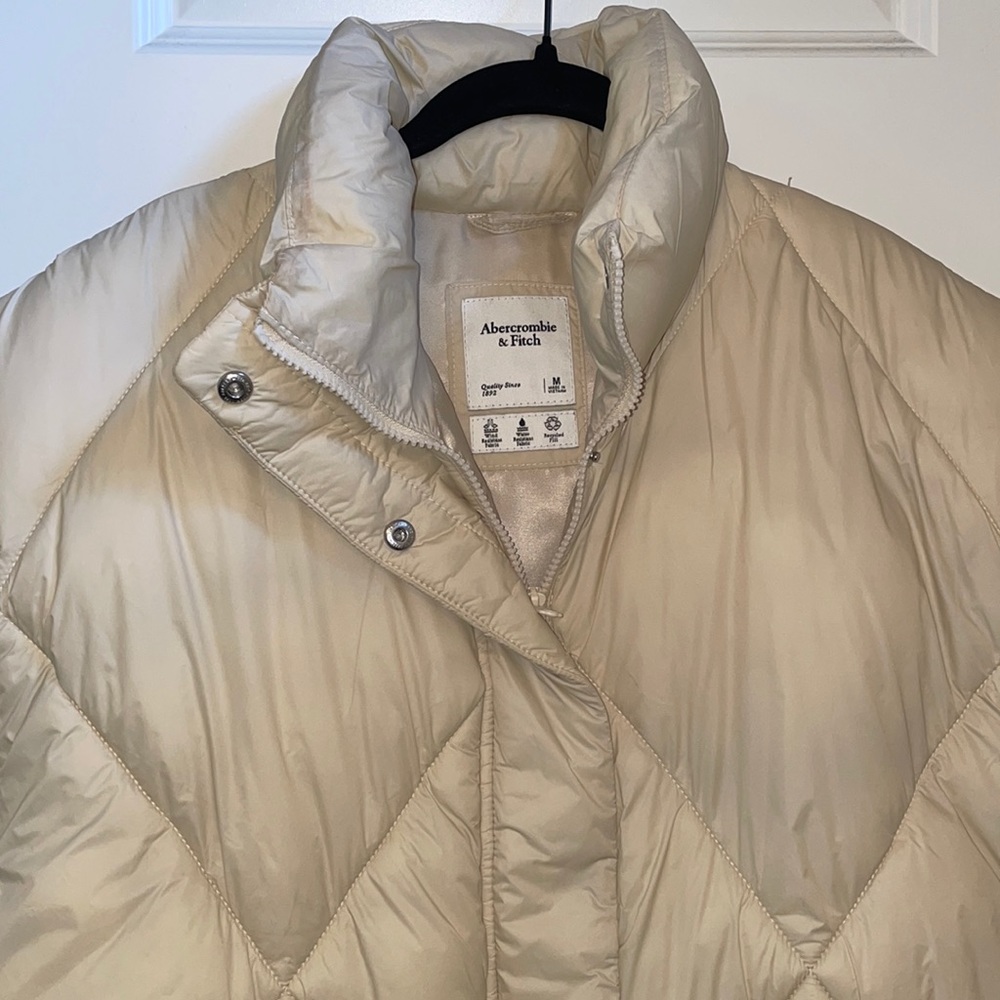 A&F oversized quilted vest in cream color